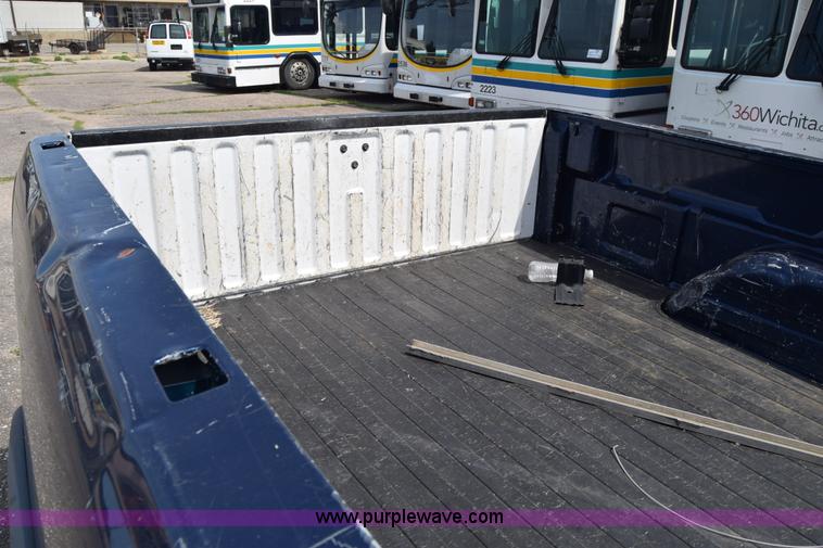 image for item K8575 2001 Chevrolet Silverado 2500 pickup truck