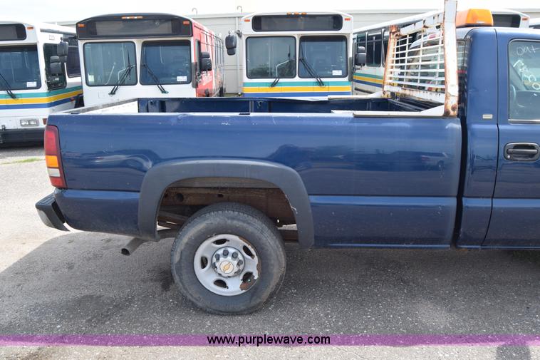 image for item K8575 2001 Chevrolet Silverado 2500 pickup truck