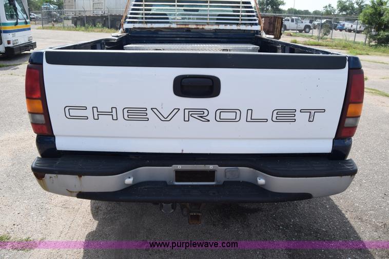 image for item K8575 2001 Chevrolet Silverado 2500 pickup truck