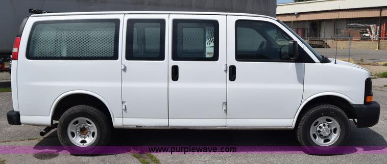 image for item K8576 2008 Chevrolet Express 2500 Cargo van