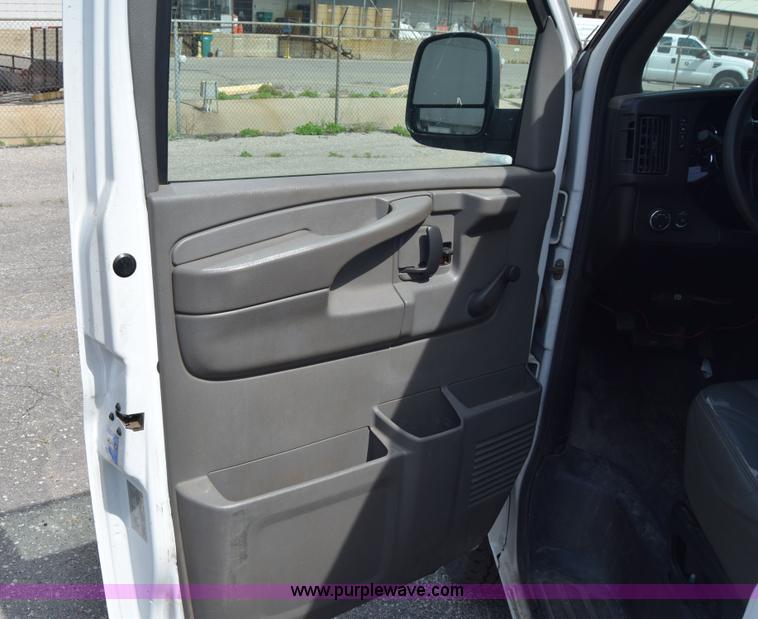image for item K8576 2008 Chevrolet Express 2500 Cargo van