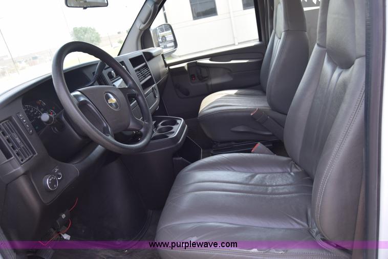 image for item K8576 2008 Chevrolet Express 2500 Cargo van