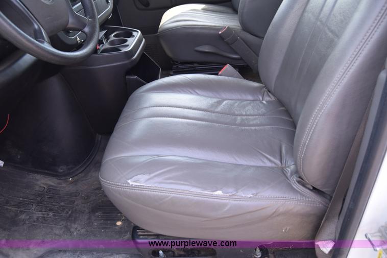 image for item K8576 2008 Chevrolet Express 2500 Cargo van