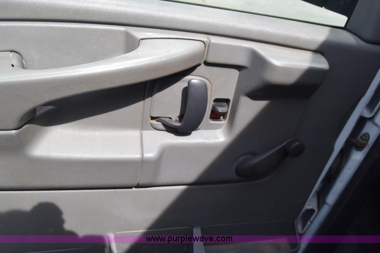 image for item K8576 2008 Chevrolet Express 2500 Cargo van