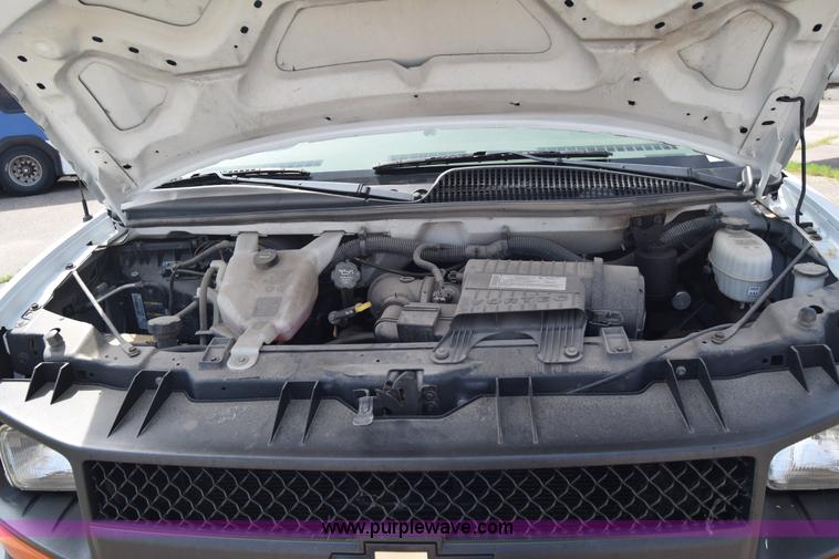 image for item K8576 2008 Chevrolet Express 2500 Cargo van