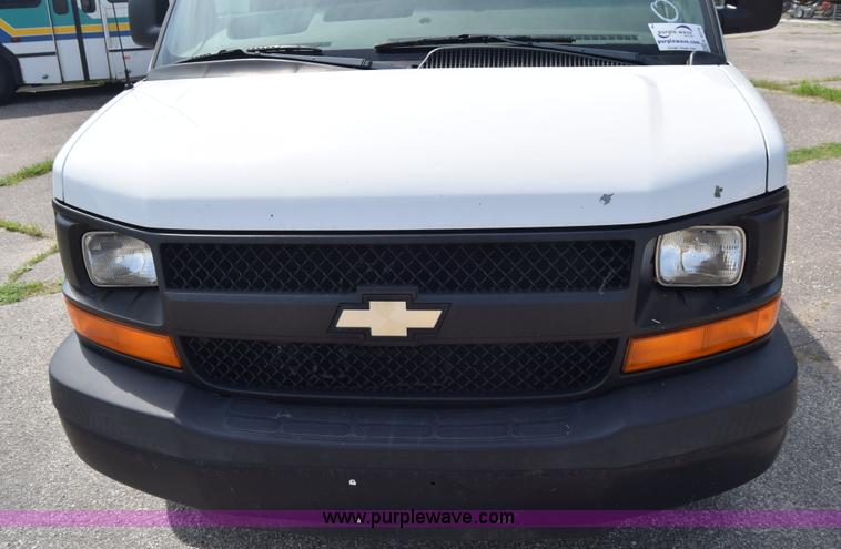 image for item K8576 2008 Chevrolet Express 2500 Cargo van