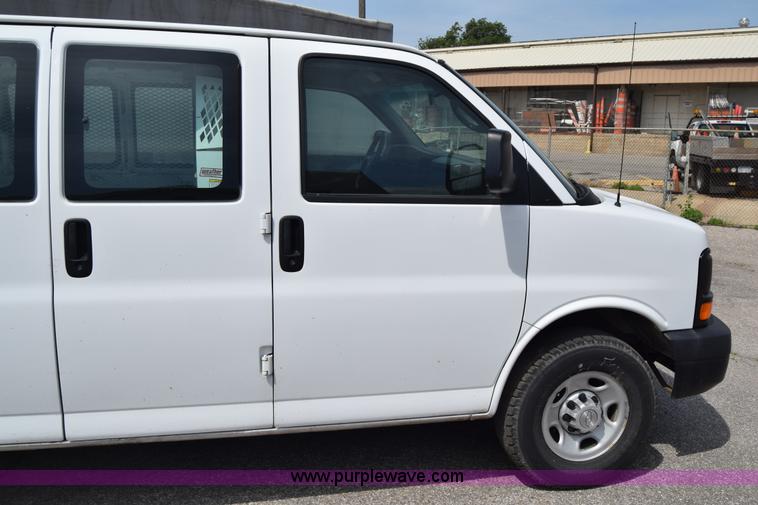 image for item K8576 2008 Chevrolet Express 2500 Cargo van
