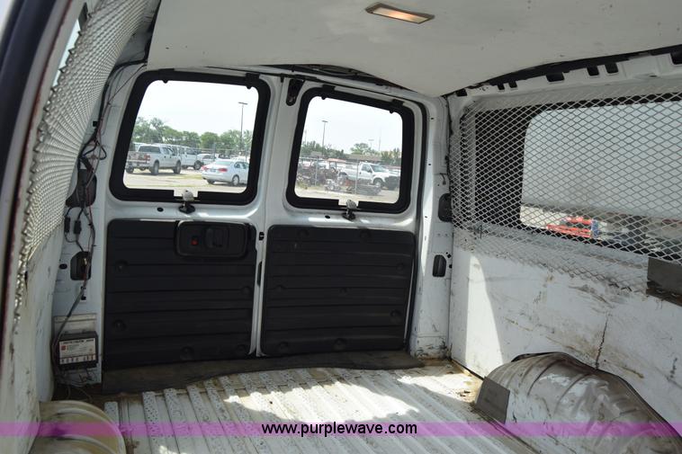 image for item K8576 2008 Chevrolet Express 2500 Cargo van