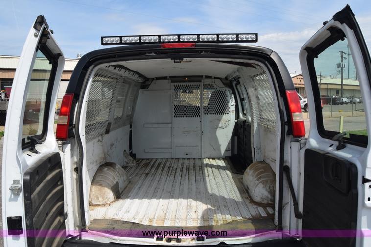 image for item K8576 2008 Chevrolet Express 2500 Cargo van