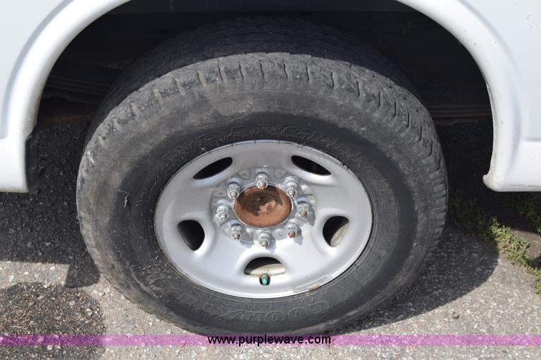 image for item K8576 2008 Chevrolet Express 2500 Cargo van