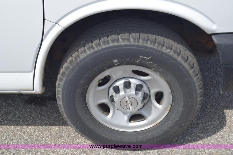 image for item K8576 2008 Chevrolet Express 2500 Cargo van