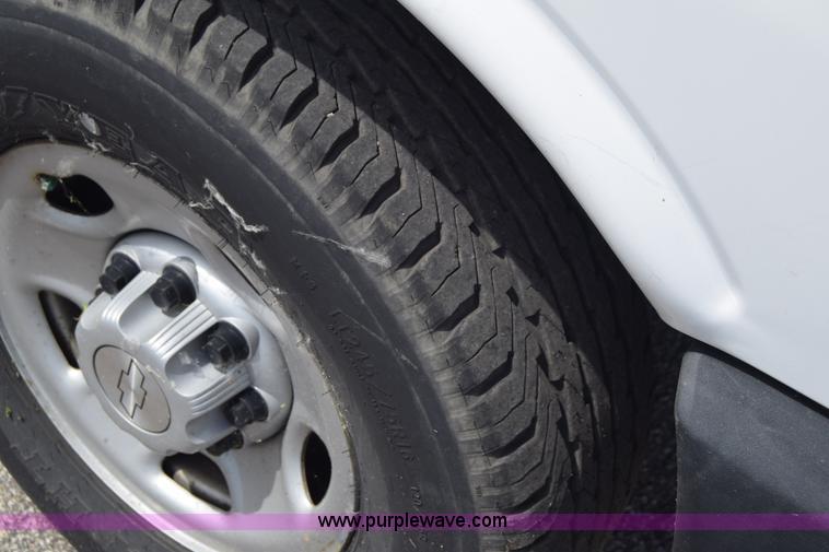 image for item K8576 2008 Chevrolet Express 2500 Cargo van