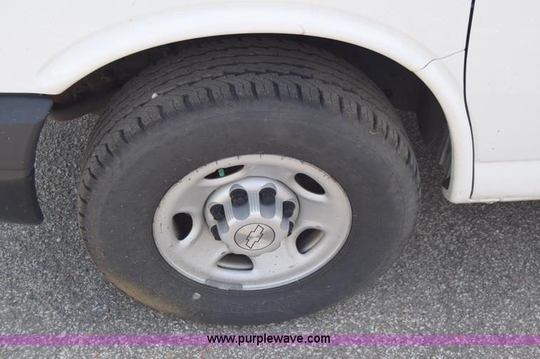 image for item K8576 2008 Chevrolet Express 2500 Cargo van