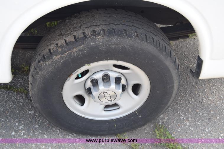 image for item K8576 2008 Chevrolet Express 2500 Cargo van