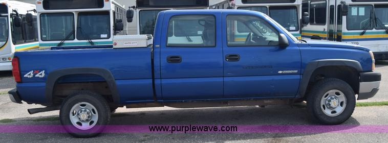 image for item K8577 2004 Chevrolet Silverado 2500HD Crew Cab pickup truck