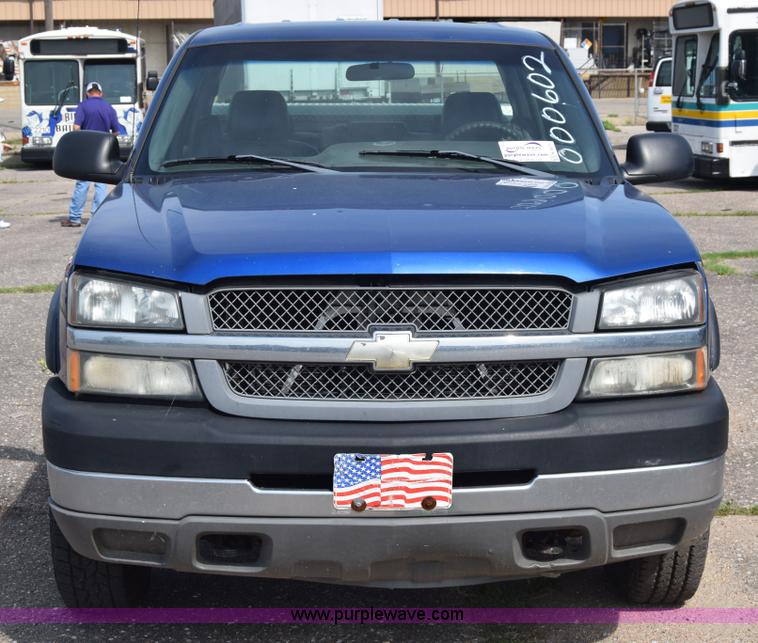 image for item K8577 2004 Chevrolet Silverado 2500HD Crew Cab pickup truck