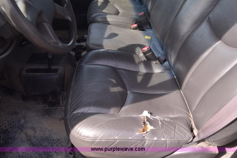 image for item K8577 2004 Chevrolet Silverado 2500HD Crew Cab pickup truck