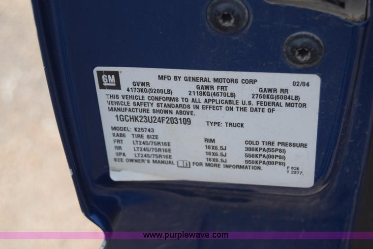 image for item K8577 2004 Chevrolet Silverado 2500HD Crew Cab pickup truck