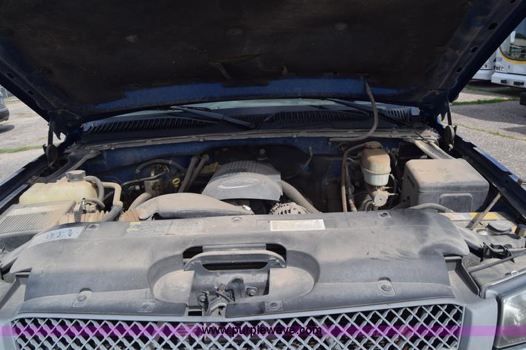 image for item K8577 2004 Chevrolet Silverado 2500HD Crew Cab pickup truck