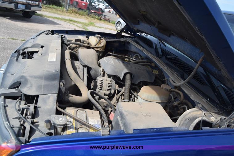 image for item K8577 2004 Chevrolet Silverado 2500HD Crew Cab pickup truck