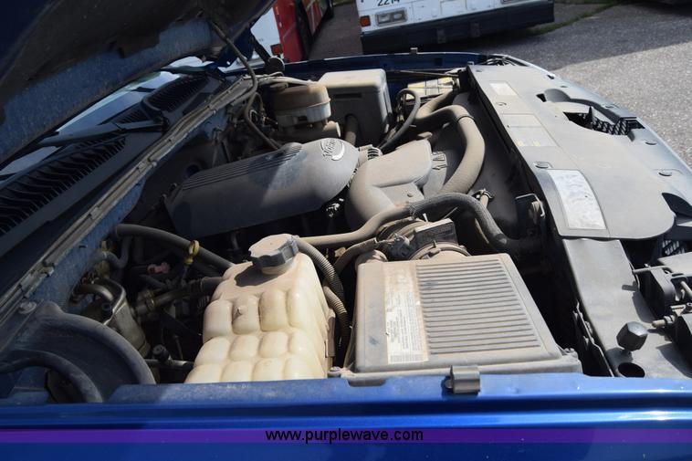 image for item K8577 2004 Chevrolet Silverado 2500HD Crew Cab pickup truck