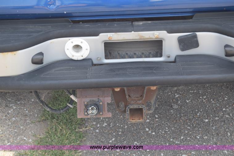 image for item K8577 2004 Chevrolet Silverado 2500HD Crew Cab pickup truck