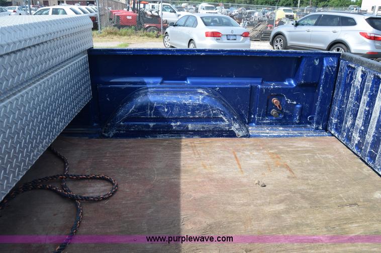 image for item K8577 2004 Chevrolet Silverado 2500HD Crew Cab pickup truck