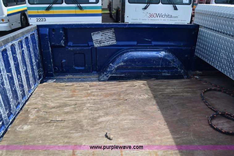 image for item K8577 2004 Chevrolet Silverado 2500HD Crew Cab pickup truck