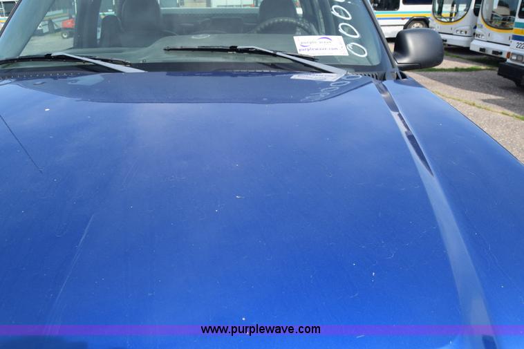 image for item K8577 2004 Chevrolet Silverado 2500HD Crew Cab pickup truck