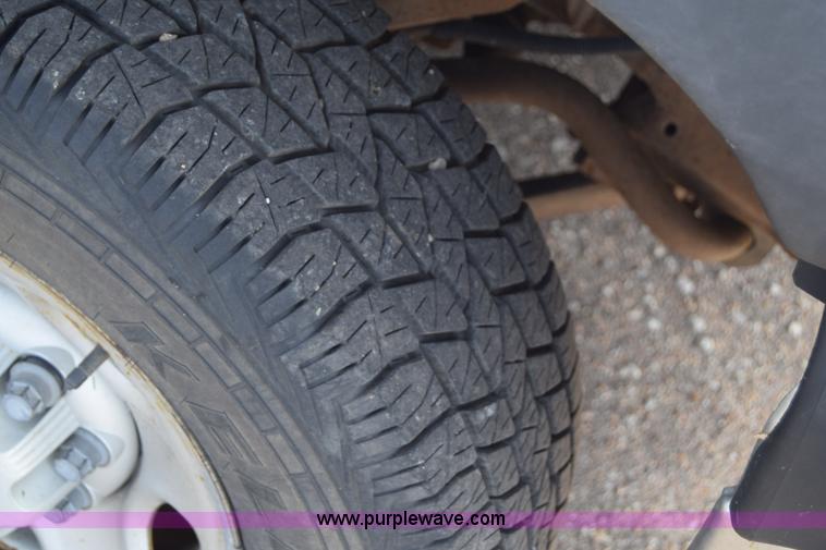 image for item K8577 2004 Chevrolet Silverado 2500HD Crew Cab pickup truck