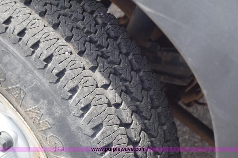 image for item K8577 2004 Chevrolet Silverado 2500HD Crew Cab pickup truck