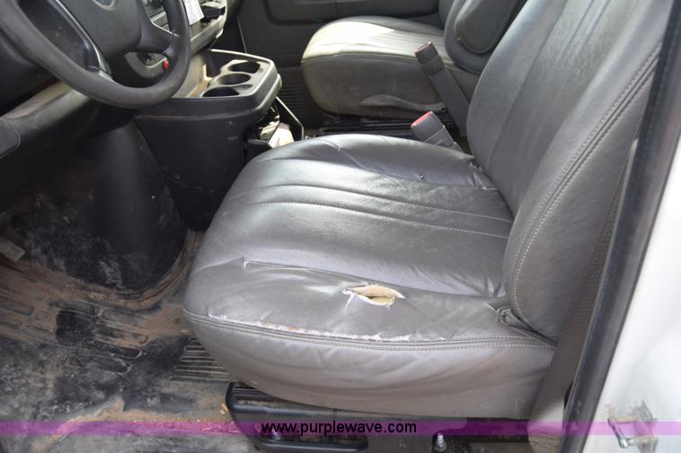 image for item K8578 2011 Chevrolet Express 2500 Cargo van