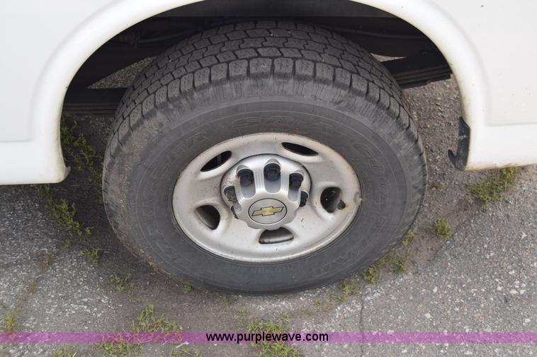 image for item K8578 2011 Chevrolet Express 2500 Cargo van