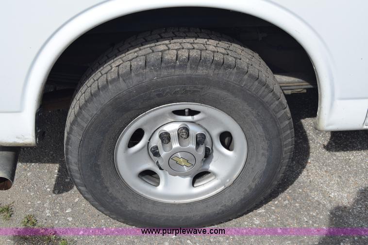 image for item K8578 2011 Chevrolet Express 2500 Cargo van