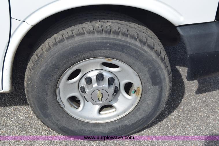 image for item K8578 2011 Chevrolet Express 2500 Cargo van