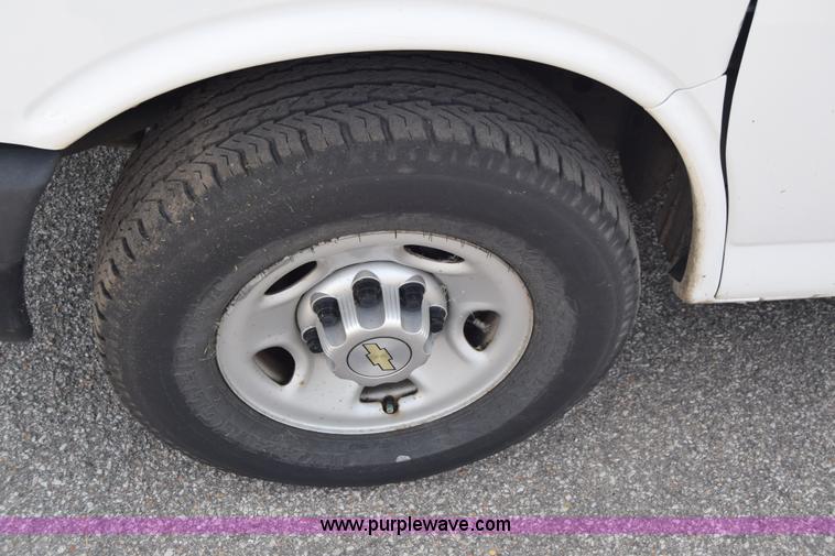 image for item K8578 2011 Chevrolet Express 2500 Cargo van