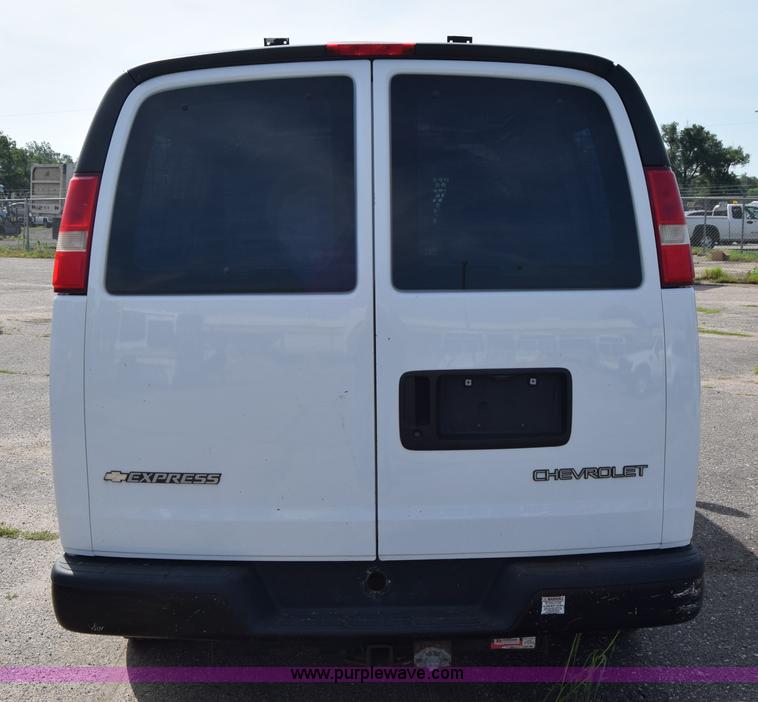 image for item K8579 2006 Chevrolet Express 2500 Cargo van