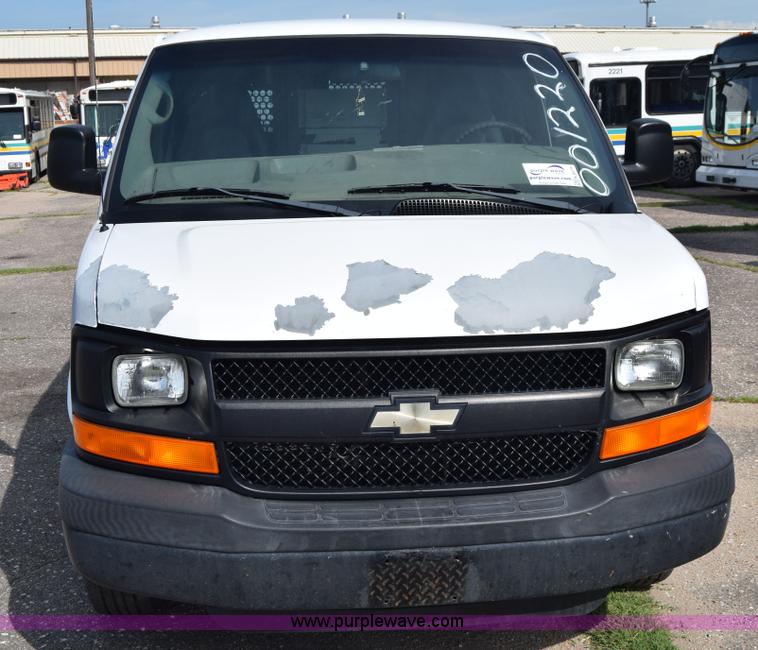 image for item K8579 2006 Chevrolet Express 2500 Cargo van