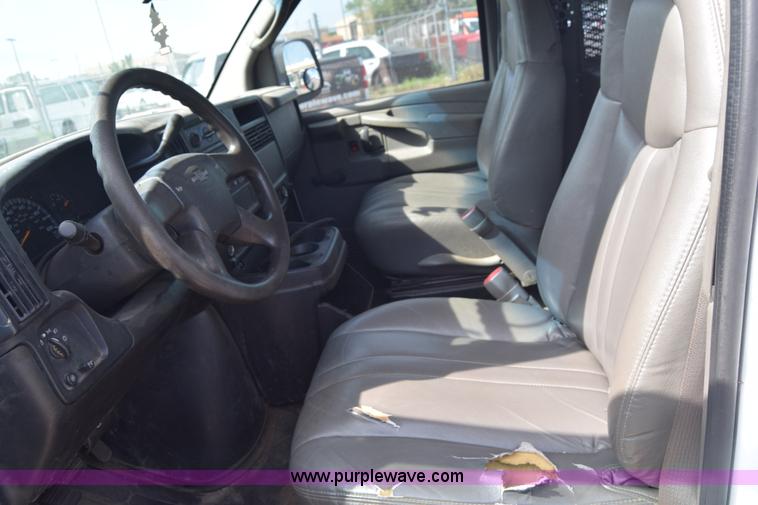 image for item K8579 2006 Chevrolet Express 2500 Cargo van