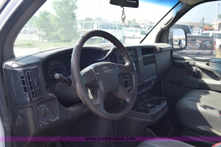image for item K8579 2006 Chevrolet Express 2500 Cargo van