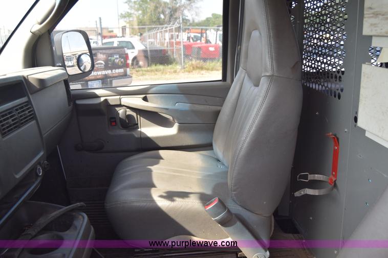 image for item K8579 2006 Chevrolet Express 2500 Cargo van