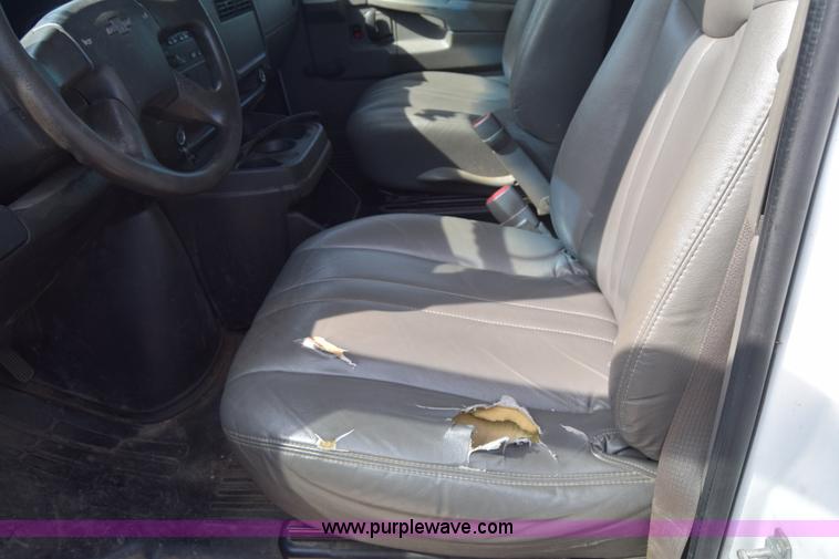 image for item K8579 2006 Chevrolet Express 2500 Cargo van