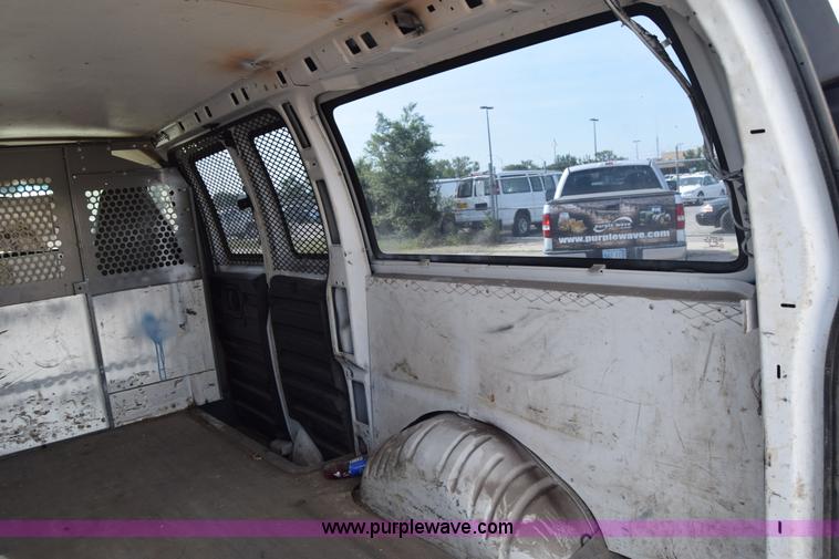 image for item K8579 2006 Chevrolet Express 2500 Cargo van