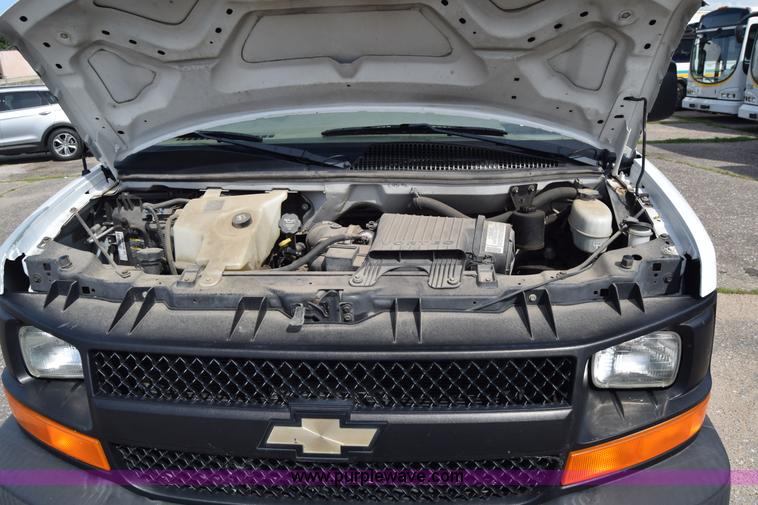 image for item K8579 2006 Chevrolet Express 2500 Cargo van