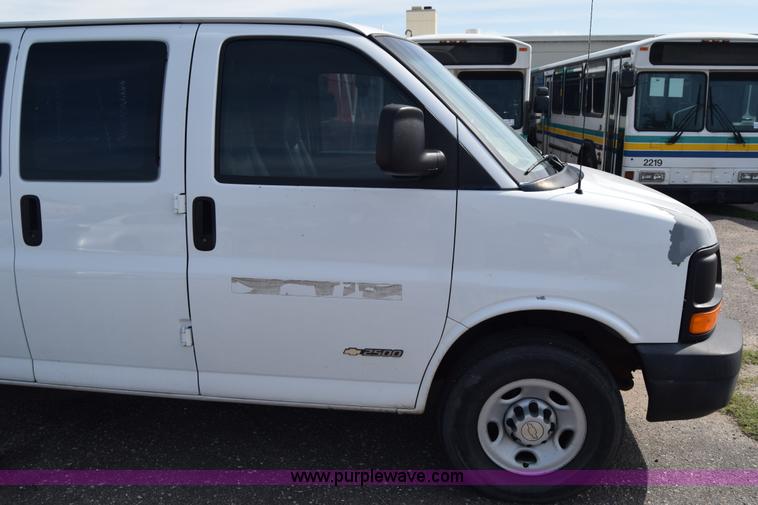 image for item K8579 2006 Chevrolet Express 2500 Cargo van