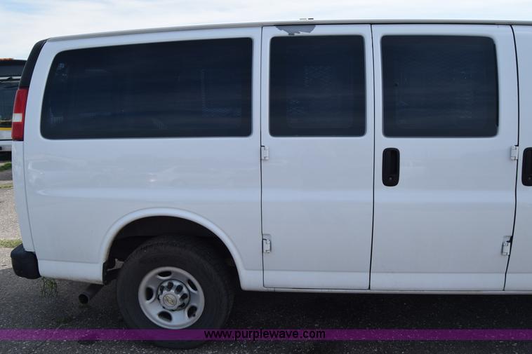 image for item K8579 2006 Chevrolet Express 2500 Cargo van