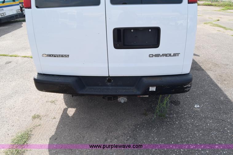 image for item K8579 2006 Chevrolet Express 2500 Cargo van