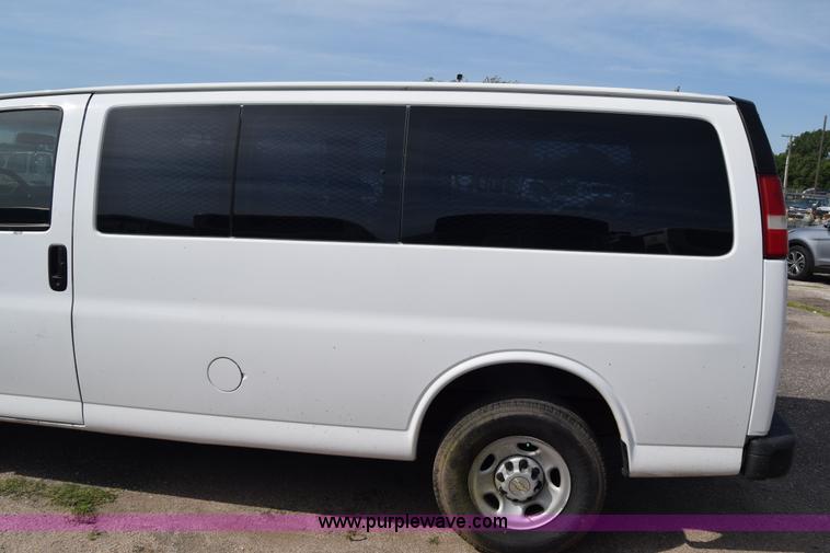 image for item K8579 2006 Chevrolet Express 2500 Cargo van