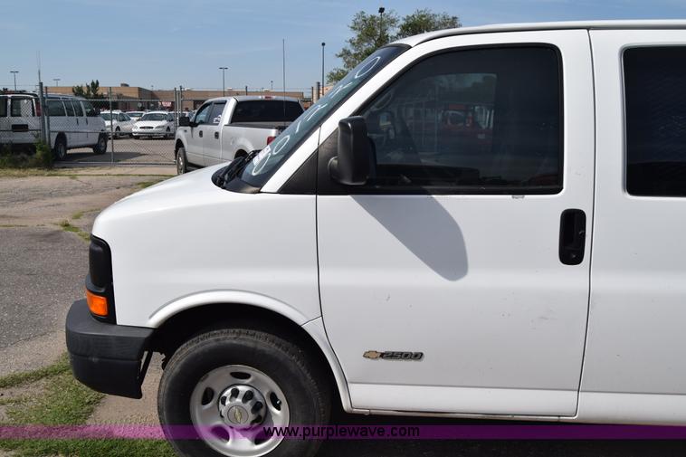 image for item K8579 2006 Chevrolet Express 2500 Cargo van