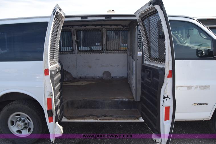image for item K8579 2006 Chevrolet Express 2500 Cargo van